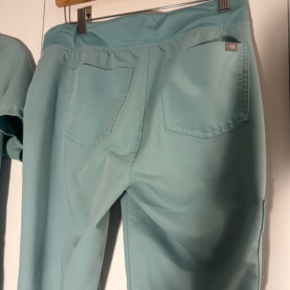 FIGS discontinued sea glass Zamora Jogger pant & Catarina one pocket top size S - Picture 3 of 3